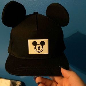 Super cute mickey hat never worn no tags